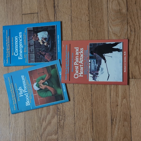 Vintage Tuffs New England Med Center Health Guides Set of 7 - Picture 3 of 6